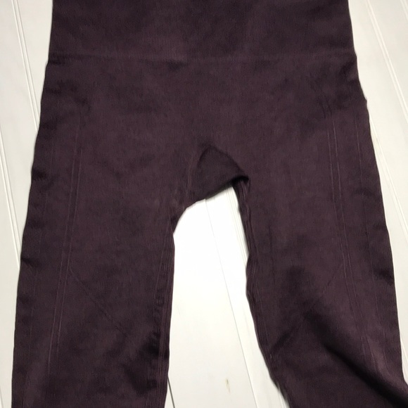 Zyia Seamless Performance Crop Tight Leggings - Picture 5 of 6